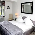 Relaxa At A Luxurious In