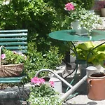 Relaxa At A Luxurious In
