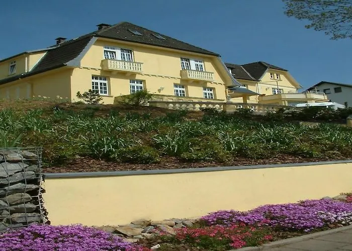 Relaxa At A Luxurious In